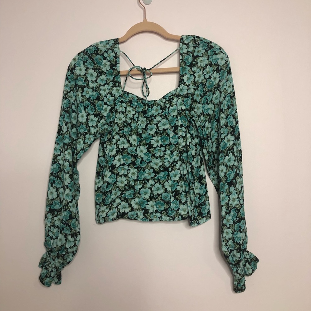 & Other Stories Ruffled Cuff Button Up. Size: US 4 - Picture 3 of 4